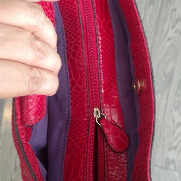 Beautiful red shoulder bag 🏵️🏵️🏵️ - Picture 6 of 8